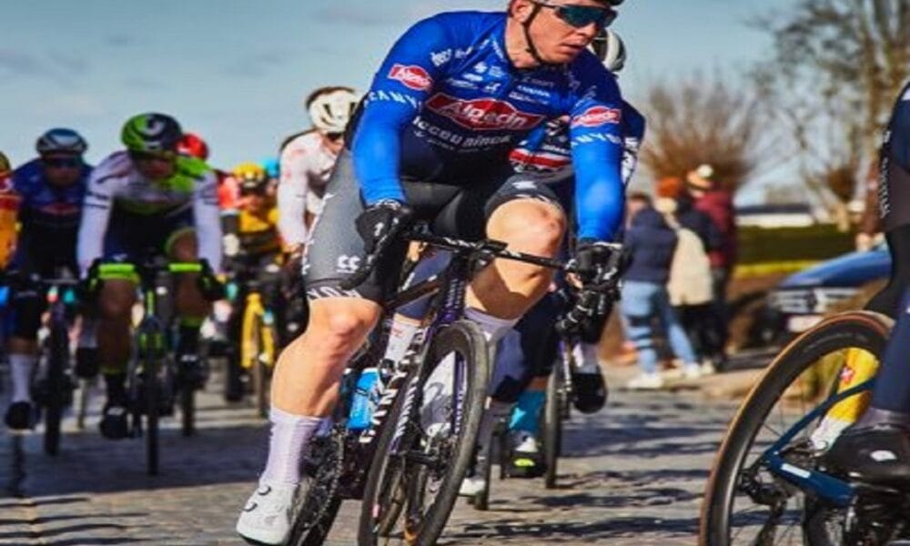 Kaden Groves stays strong to take sprint in Vuelta stage 4