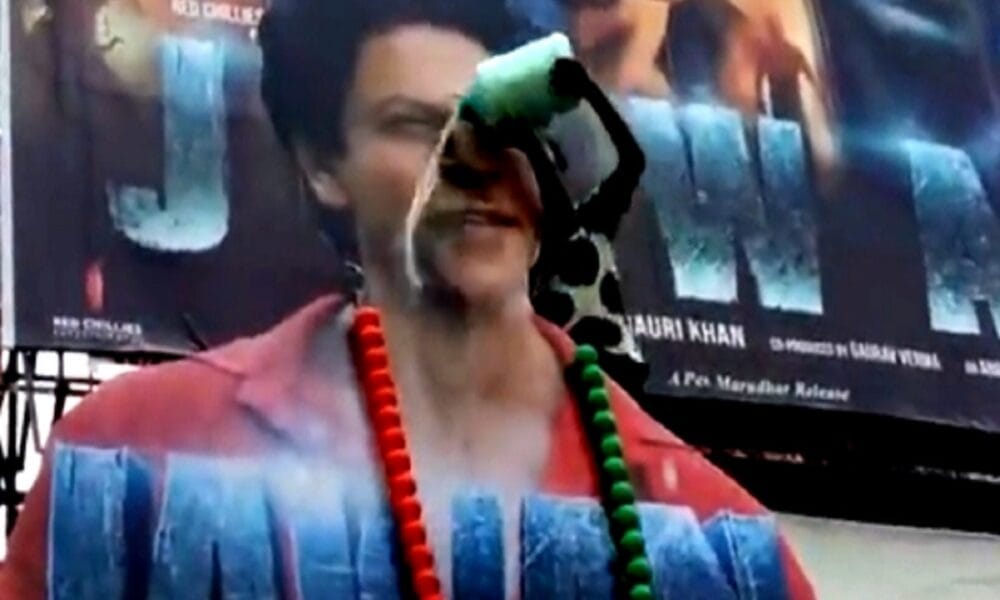 SRK fans pour milk on his ‘Jawan’ cut-out in Hyderabad theatre, say ‘Shah Rukh zindabad’