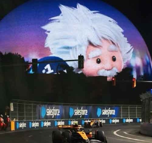 Salesforce CEO offers jobs to any OpenAI researcher who has quit