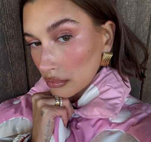 Hailey Bieber shows her ‘go to vibe’ makeup in new video