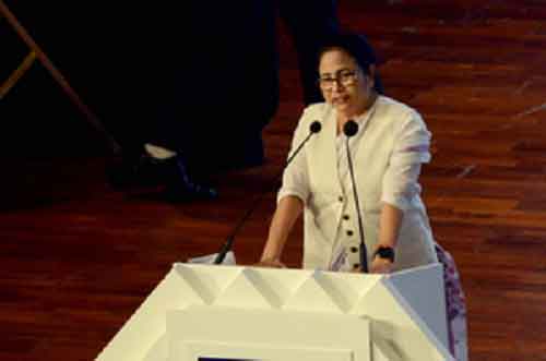 Cashless transactions causing hurdles for small industries: Mamata