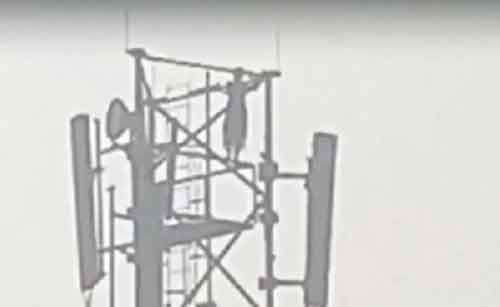 Jilted UP woman re-enacts ‘Sholay’ on mobile tower
