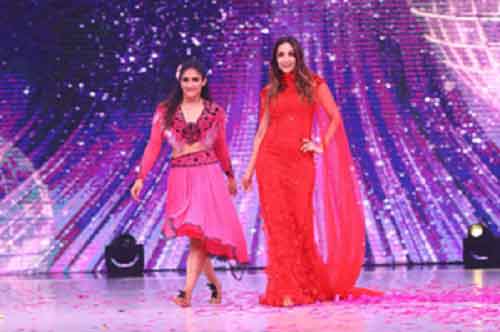 Malaika Arora takes Sangeeta Phogat under her wing for a glamorous ramp walk