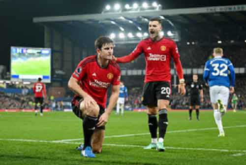 Aston Villa spoil Spurs’ homage to Venables, Man United pile pain on Everton