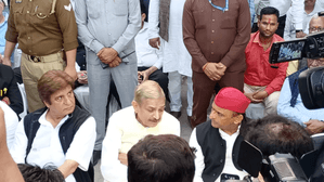Subrata Roy’s mortal remains consigned to flames, grandson lights the pyre