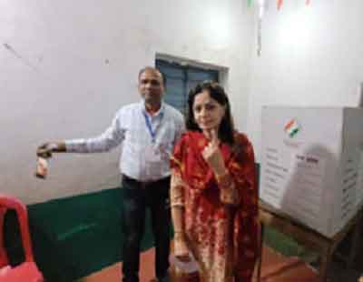 Voting for single phase election in MP underway peacefully: EC