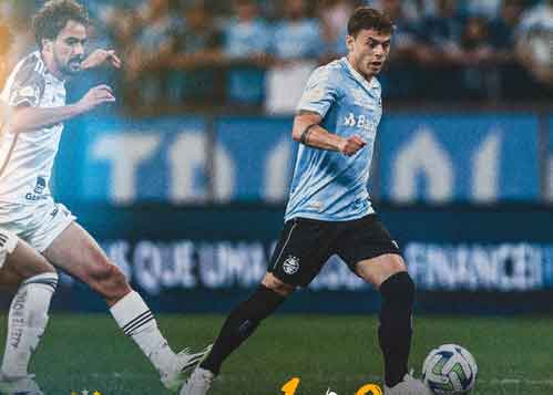 Gremio beat Goias to keep title dream alive