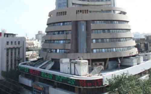 Sensex crosses 71k led by IT stocks