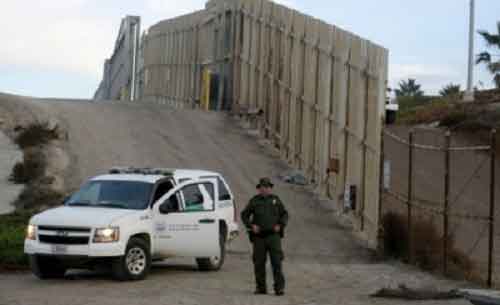 US to suspend rail operations on southern border due to migrant surge