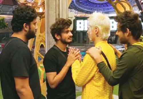 ‘Bigg Boss 17’: Munawar stuns Aoora with his hilarious ‘magic skills’