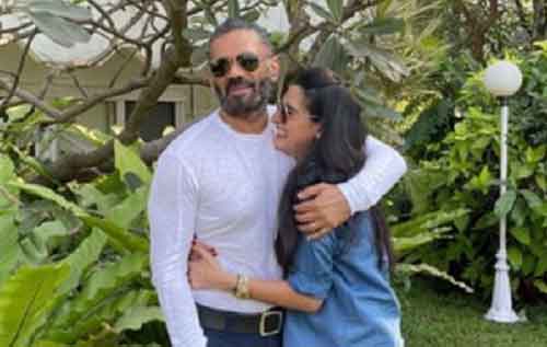 Athiya Shetty shares pics of parents call them ‘definition of love, trust’