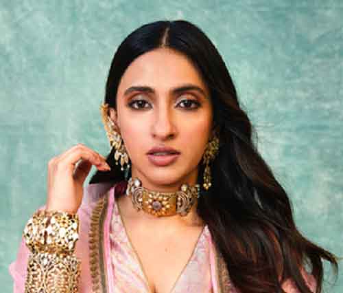 Akansha Ranjan Kapoor is busy with Telugu debut ‘MaayaOne’ shoot