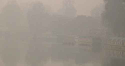Dense fog wraps Kashmir as intense temperatures sweep valley