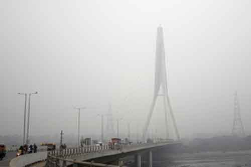 Delhi welcomes 2024 with shallow fog, ‘very poor’ air