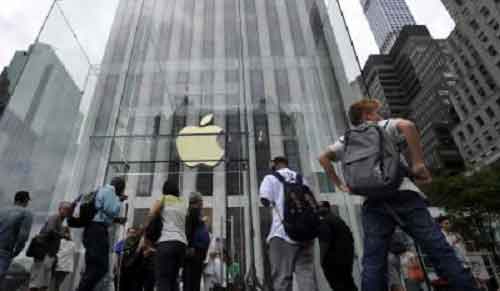 Global premium phone market sees record sales in 2023, Apple leads