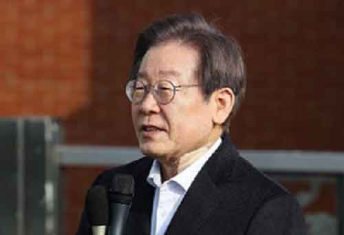 S.Korea oppn leader leaves hospital after stabbing attack