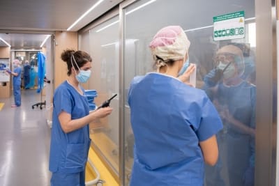Spain announces return of facemasks in hospitals