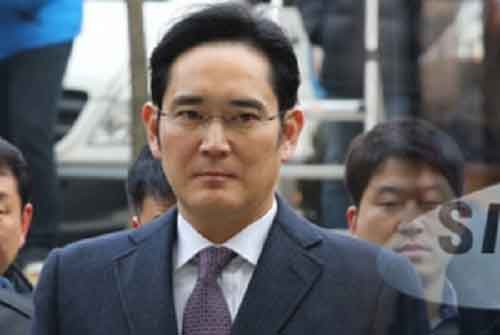 Samsung’s Lee visits 6G mobile research lab in year’s first public schedule