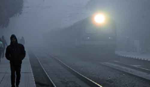 Delhi shivers at 3.9 minimum temp, dense fog delays 23 trains