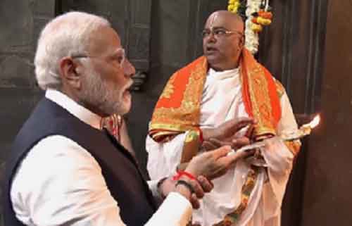Ahead of ‘Pran Pratishtha’ , PM Modi prays at Nashik’s Shree Kalaram Temple
