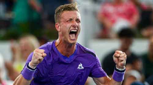 Adelaide International: Lehecka rallies past Draper to lift trophy