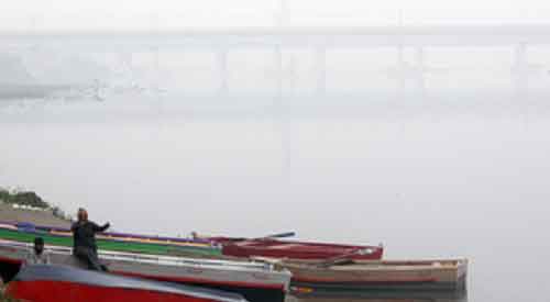 Cold day grips Delhi, dense fog likely on Saturday: IMD