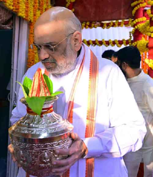 Banking on PM Modi, BJP eyes big gains in Telangana, but is in disarray in AP