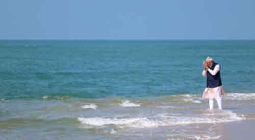 PM Modi visits Arichal Munai – starting point of Ram Setu