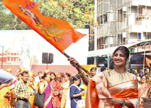 Shilpa waves saffron flag with Lord Ram’s image at Siddhivinayak temple