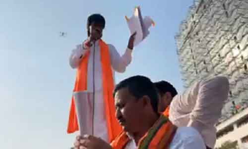 Marathas call off stir, celebrate after Maha govt concedes demands