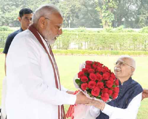 LK Advani to be conferred Bharat Ratna, announces PM Modi