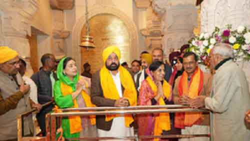 Kejriwal, Bhagwant Mann visit Ram Temple with family, offer prayers