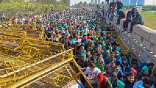 Amid massive security build-up, thousands of farmers head to Delhi
