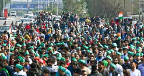 Urging Modi to clarify why govt not ready for talks, say farmer leaders