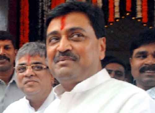 ‘Ashok Chavan a leader of national stature’, says Fadnavis