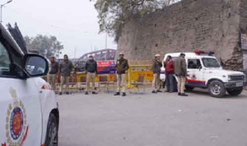 Farmers protest: Delhi borders sealed, traffic advisory issued for commuters