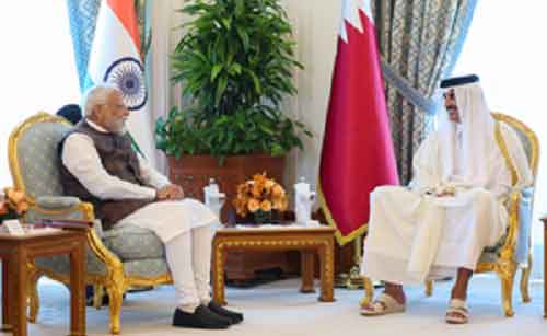 PM Modi discusses range of issues with Emir of Qatar in Doha