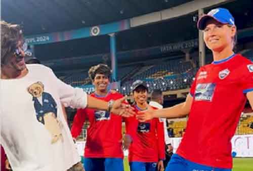 SRK strikes iconic pose with Australian cricketer Meg Lanning at WPL opener