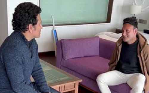 Tendulkar meets para cricketer Amir Lone, gifts him signed bat