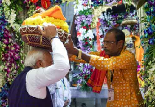 PM Modi visits Beyt Dwarka temple in Gujarat ahead of project launches