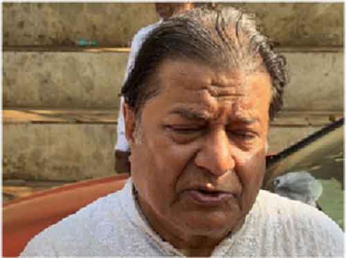 Anup Jalota breaks down at Pankaj Udhas’ funeral
