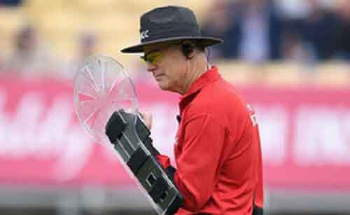 Bruce Oxenford and Paul Wilson to retire from Cricket Australia National Umpires Panel