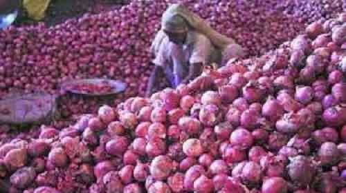 Govt lifts ban on onion exports with price rider