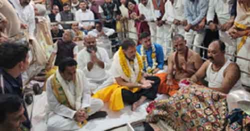 Rahul Gandhi offers prayers at Mahakal temple in Ujjain