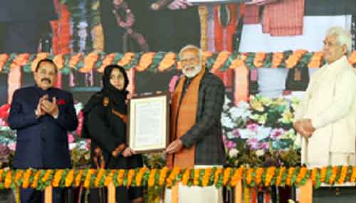 PM Modi salutes the beneficiaries of national programmes in Srinagar