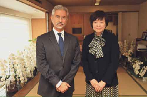 EAM S. Jaishankar meets Shinzo Abe’s wife, hands over PM Modi’s personal letter