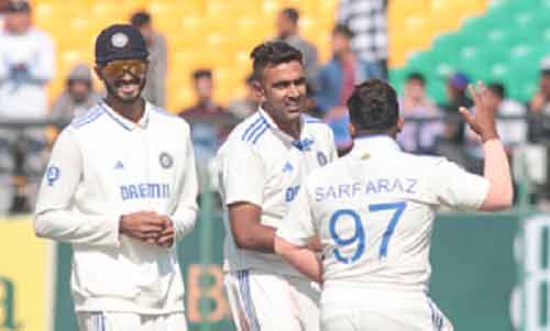 5th Test: Ashwin & Kuldeep reduce England to 103/5 at lunch, trail India by 156 runs
