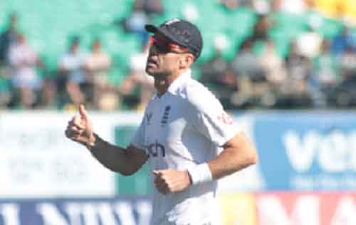 Sachin heaps praise on on Anderson’s 700 wickets, calls it “stellar achievement”