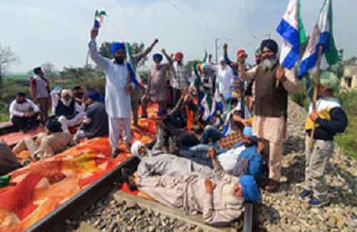 Protesters resort to ‘rail roko’ agitation in Punjab