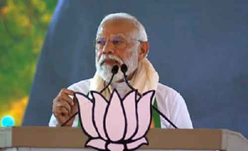 Huge turnout as PM Modi lands at Pathanamthitta amid sweltering heat